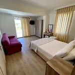 Eda מלון 2*
